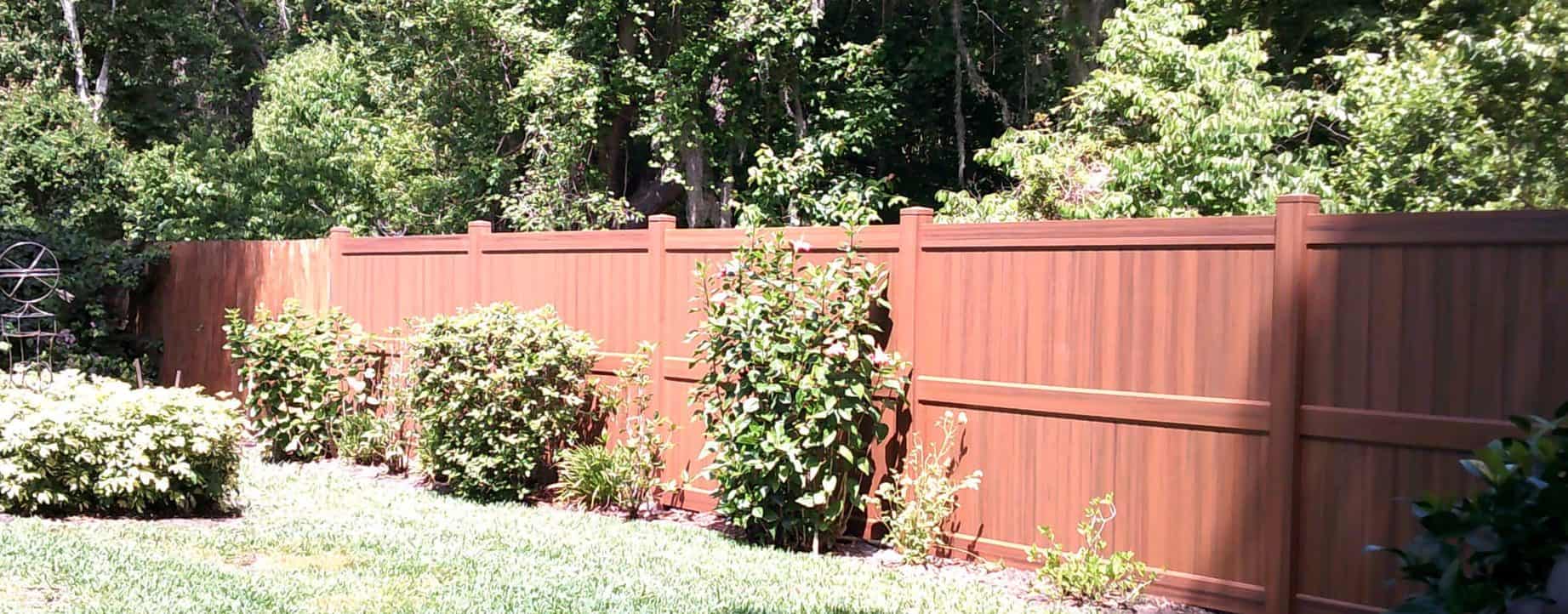 Nashville Fence Company vinyl fence Sunny vinyl fence in backyard