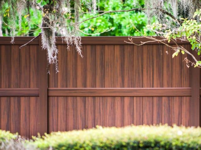 4 Questions to Ask an Oak Hill Fence Company Before Your Fence Installation