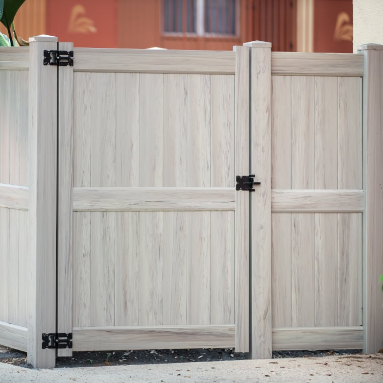 vinyl fence co Hartford