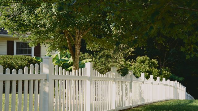 fence companies white vinyl fence
