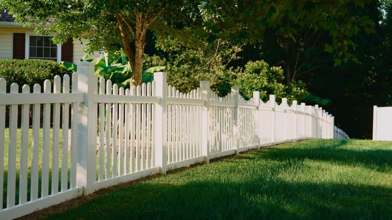 picket fence and gate white vinyl
