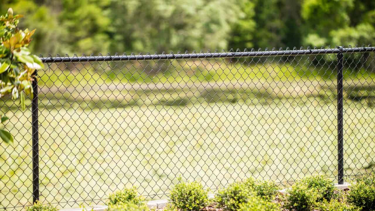 The Best Fence Company for Installing a Chain Link Fence