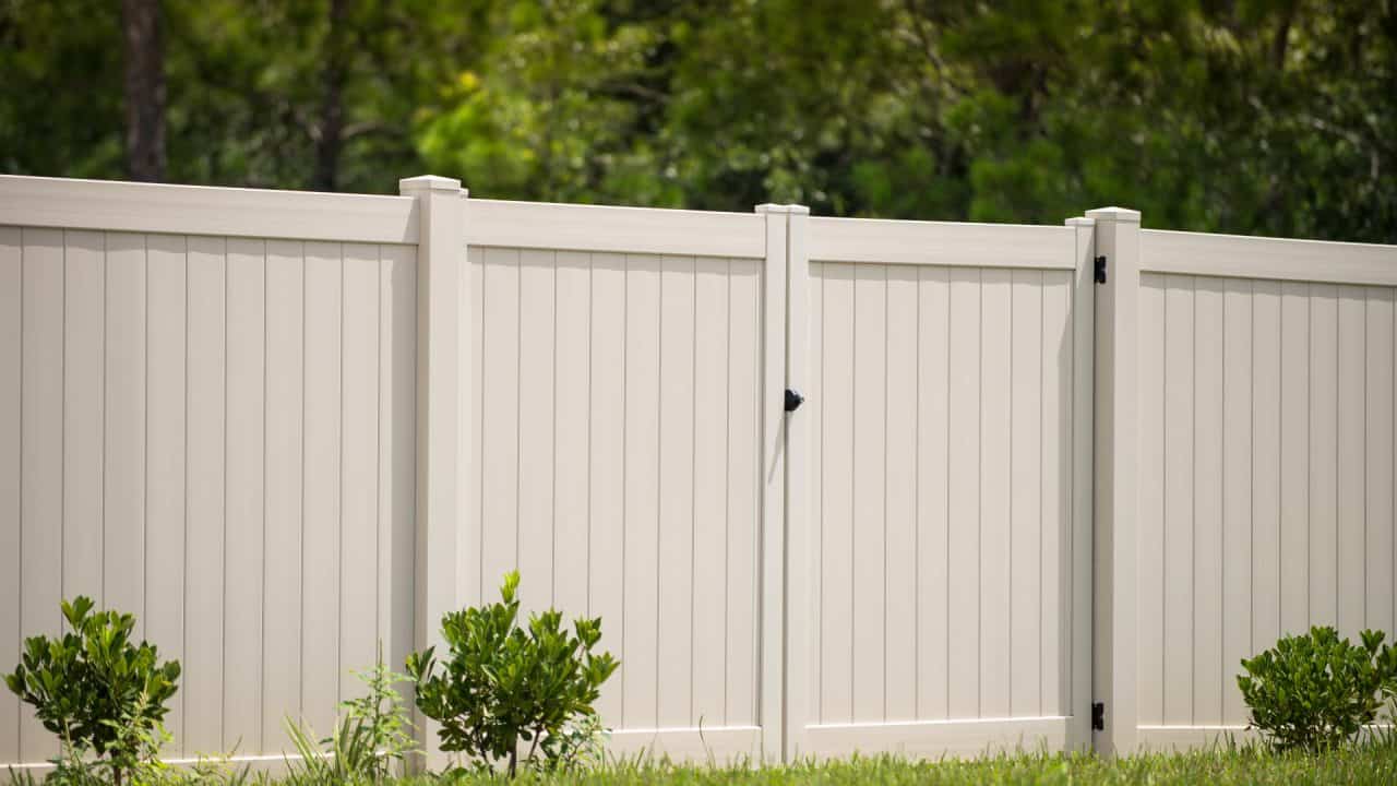 Spartanburg fence type white vinyl fence