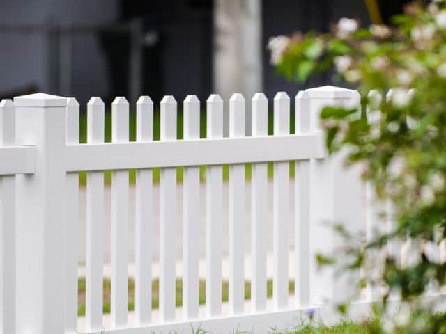 Choosing a Fence for Yard in Boise, ID – Why Choose Vinyl Over Wood