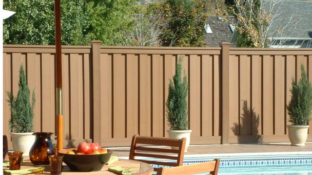 low maintenance backyard fence ideas