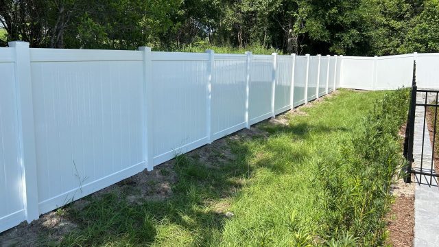 Apopka Florida Backyard Get The Royal Treatment With Customized Superior Fence & Rail Installation