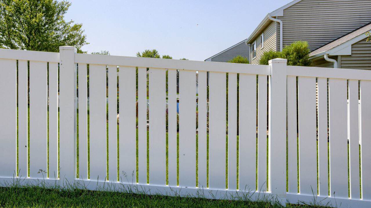 How to calculate linear feet of a fence