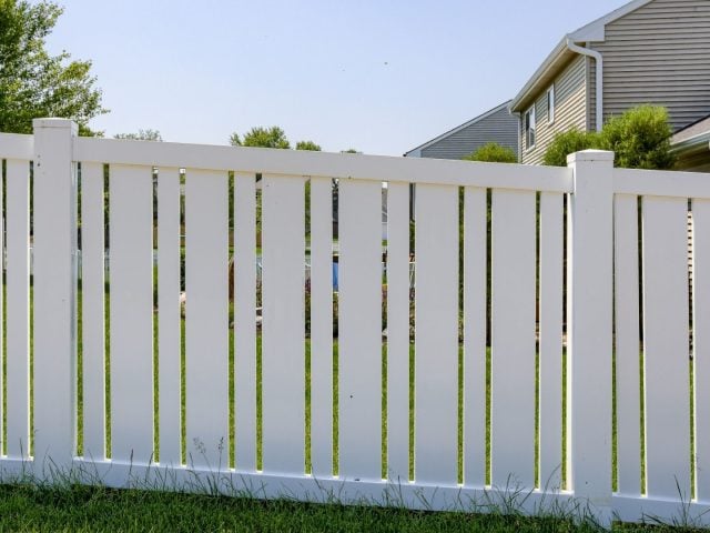 How to Calculate Linear Feet of a Fence?